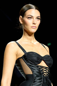 00205-dolce-and-gabbana-spring-2024-ready-to-wear-credit-gorunway.thumb.jpg.7583698898076e83326433c4200765d5.jpg