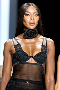 00212-dolce-and-gabbana-spring-2024-ready-to-wear-credit-gorunway.thumb.jpg.f5dfe4f3100faeed1a0f54b8da75a87f.jpg