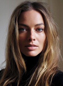 1222_Margot_Robbie_embed02.thumb.jpg.53924d1c070cd5b2abd16ef21aa3c427.jpg