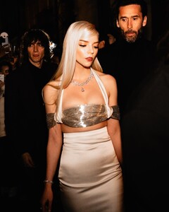 2024-02-19 00.19.08 3305889393899935250_30945838.jpg