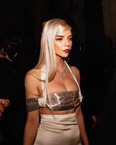 2024-02-19 00.19.08 3305889393908253450_30945838.jpg