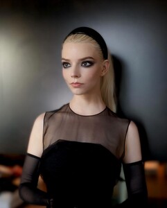 2024-04-15 23.20.23 3347172040266905528_6202726.jpg