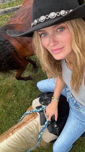 [2024.06.23] katelove_448909034_451609110815654_7739856208598004885_n.jpg