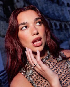 477049058_dualipa-2.jpg