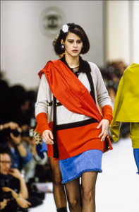 Chanel Fall 1991 RTW Fashion Show (2).png