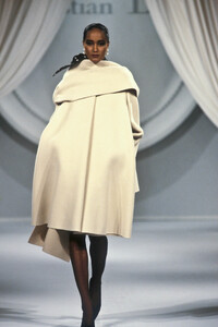 ChristianDior1989HauteCoutureFW1.thumb.jpg.dffc5dee16be660ed73980f271fe885c.jpg