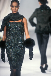 ChristianDior1989HauteCoutureFW11.thumb.jpg.256786e92060e276edaed746172f70a3.jpg