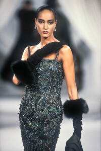 ChristianDior1989HauteCoutureFW13.thumb.jpg.d29f28daa372432a49f93d5c090f929b.jpg