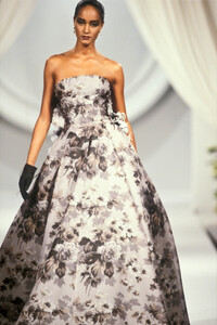 ChristianDior1989HauteCoutureFW17.thumb.jpg.9232a0a3d1ffbacc002a3ec67c489d18.jpg