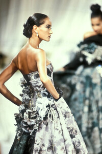 ChristianDior1989HauteCoutureFW18.thumb.jpg.c830d33a4310c8852a675bb326910909.jpg
