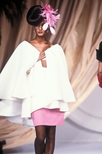 ChristianDior1991HauteCoutureSS27.thumb.jpg.fb5e3314f820bb5bc7baf2973816bdb6.jpg