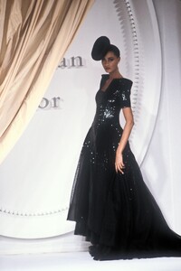 ChristianDior1991HauteCoutureSS30.thumb.jpg.cb9cb89b31ca0f6139cd7ba8da373580.jpg