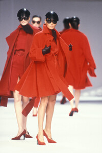 ChristianDiorFW1990013CarlaBruniRachelBoss.thumb.jpg.9c5ffbd473f359e95e4ea3be995d32b3.jpg