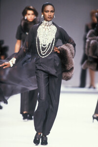 Christian Dior FW 1990 040 Katoucha.jpg