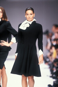 Christian Dior FW 1990 043 Carla Bruni.jpg