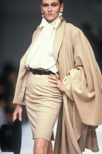 Christian Dior FW 1990 053 Sylvie Gueguen.jpg