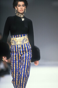 ChristianDiorFW1990104StephanieJanes.thumb.jpg.8d44aba7444675924417857639b8d472.jpg