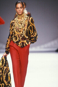 Christian Dior FW 1990 138 Ilonka Toppenberg.jpg