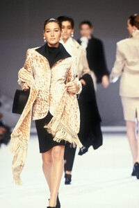 Christian Dior FW 1990 144 Carla Bruni.jpg