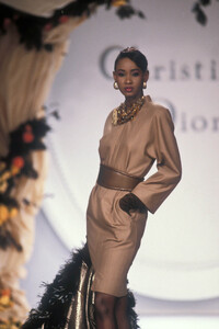 Christian Dior HC FW 1990 002 Sadiya Gueye.jpg