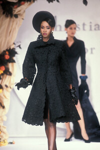 Christian Dior HC FW 1990 021 Sadiya Gueye.jpg