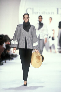 Christian Dior SS 1990 011 Tanya Bochnig.jpg