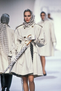 Christian Dior SS 1990 029 Tanya Bochnig.jpg