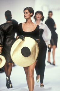 Christian Dior SS 1990 081 Vanessa Duve.jpg