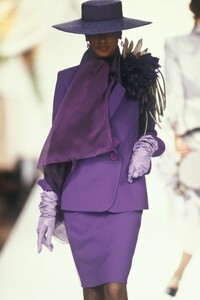 Christian Dior SS 1990 Haute Couture 027 Katoucha.jpg