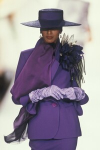 Christian Dior SS 1990 Haute Couture 028 Katoucha.jpg