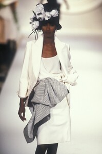 Christian Dior SS 1990 Haute Couture 098 Katoucha.jpg