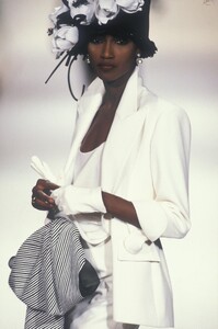 Christian Dior SS 1990 Haute Couture 099 Katoucha.jpg