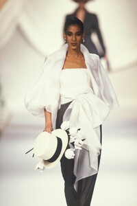 Christian Dior SS 1990 Haute Couture 132 Sonia Cole.jpg