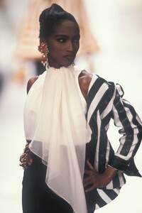 Christian Dior SS 1990 Haute Couture 195 Katoucha.jpg