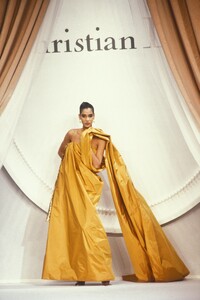 Christian Dior SS 1990 Haute Couture 220 Sonia Cole.jpg