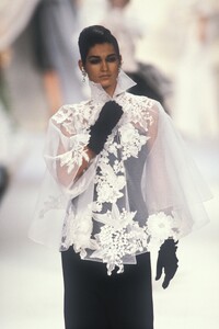 Christian_Dior_HC_SS1990_Michelle_Legare_03.jpg