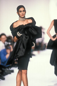 Christian_Dior_SS1990_Michelle_Legare_02.jpg