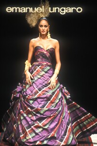 EmanuelUngaro1991HauteCoutureFW44.thumb.jpg.dd4c7834feebc5e233783890d519e4e7.jpg