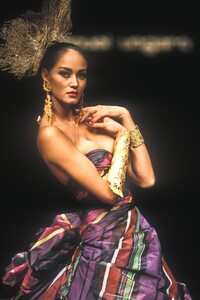 EmanuelUngaro1991HauteCoutureFW46.thumb.jpg.26d45813576a2d4dfe3f7a450e63f717.jpg