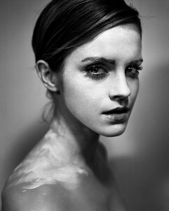 Emma-Watson-London-2012-Vincent-Peters(1).thumb.jpg.e83f1b866b514be1ea0730383a53ab9b.jpg