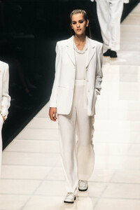 EmporioArmani1996WomenRTW114.thumb.jpg.cba33237dddee77fe4ff3f12f5664658.jpg