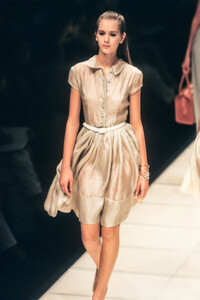 EmporioArmani1996WomenRTW134.thumb.jpg.fb6545ea0366554deb6fa52e15905001.jpg