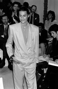 Emporio_Armani_SS1989_Yasmin_Le_Bon_02.jpg