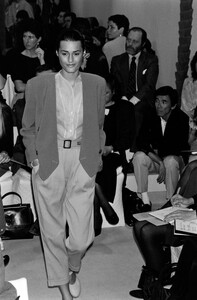 Emporio_Armani_SS1989_Yasmin_Le_Bon_04.jpg