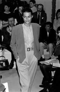Emporio_Armani_SS1989_Yasmin_Le_Bon_05.jpg