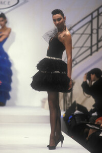 Gianni Versace SS 1990 Haute Couture 18.jpg