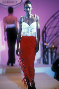 GianniVersaceSS1990HauteCouture22.thumb.jpg.39e8fc0a1f6e4e5130680ab7831547d5.jpg