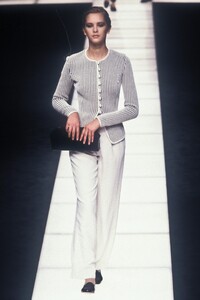 GiorgioArmani1996WomenFW25.thumb.jpg.b3c33b7e4e1df6b5b695174324258db2.jpg