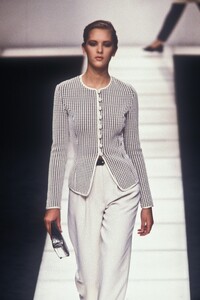 GiorgioArmani1996WomenFW26.thumb.jpg.c59567b41f163655d6cf3146c0ae9abf.jpg