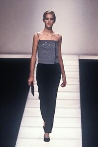 GiorgioArmani1996WomenFW44.thumb.jpg.cd2226b6a00ee5617b21f09abdae1ccb.jpg